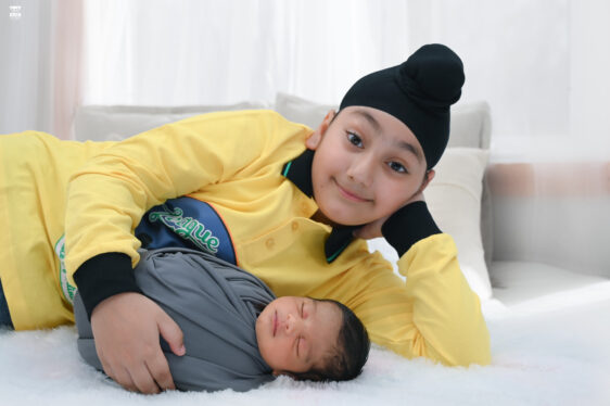sibling's tummy time
